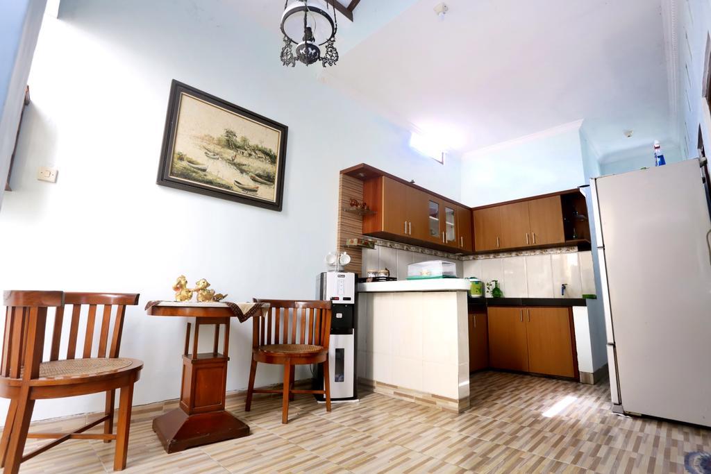 Griya Kedasih Guesthouse Jogyakarta Zewnętrze zdjęcie