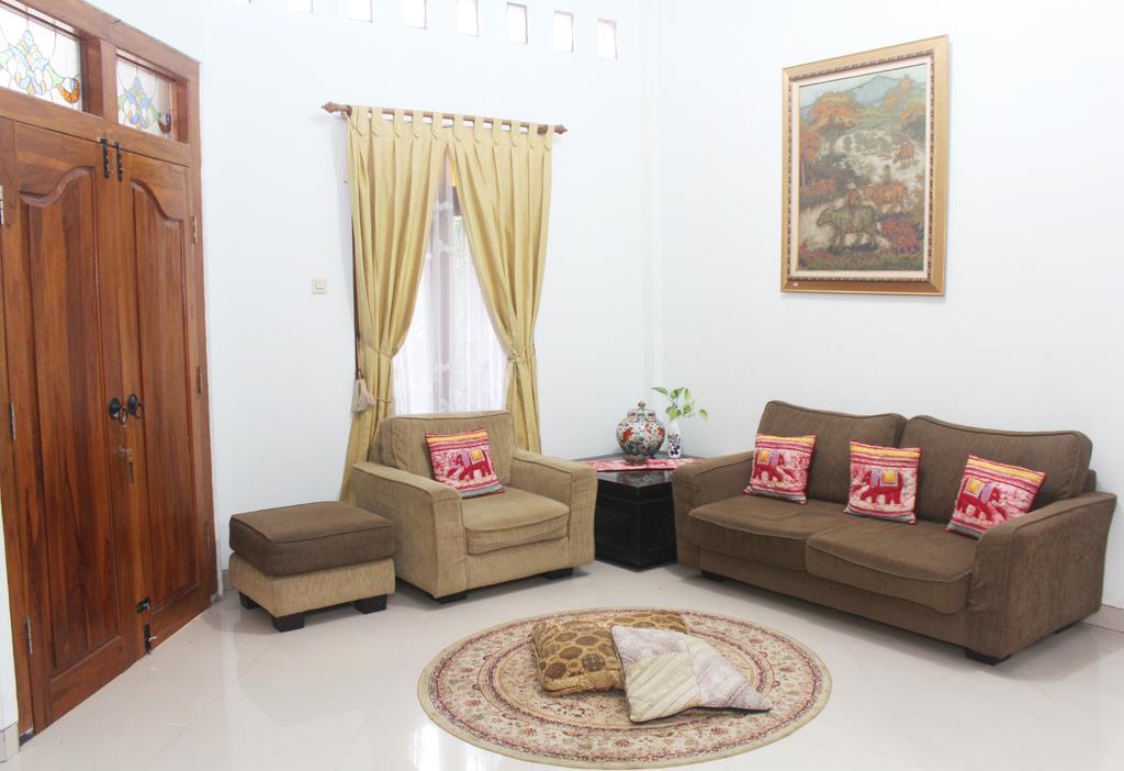 Griya Kedasih Guesthouse Jogyakarta Zewnętrze zdjęcie